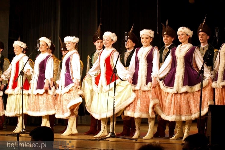 Koncert Karnawałowy Zespołu Pieśni i Tańca Rzeszowiacy. Polonez, mazur, tańce góralskie