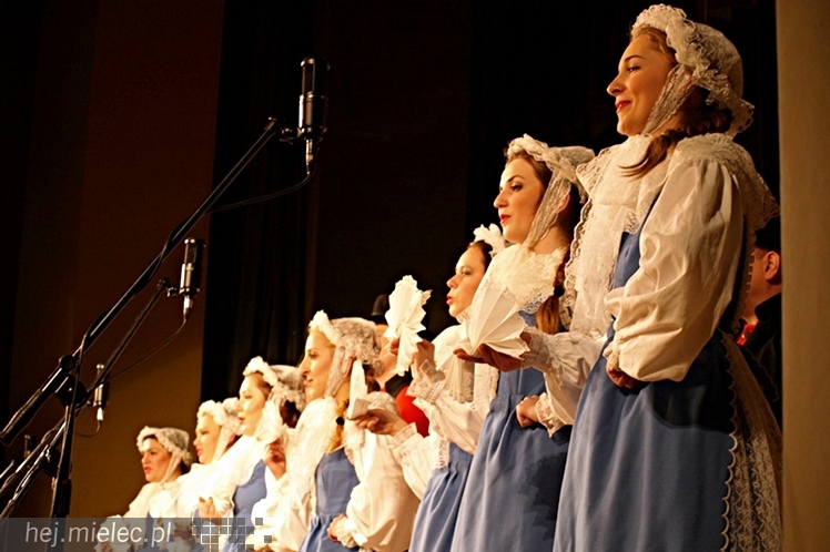 Koncert Karnawałowy Zespołu Pieśni i Tańca Rzeszowiacy. Polonez, mazur, tańce góralskie
