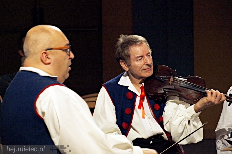 Koncert Karnawałowy Zespołu Pieśni i Tańca Rzeszowiacy. Polonez, mazur, tańce góralskie