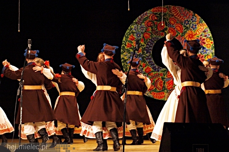 Koncert Karnawałowy Zespołu Pieśni i Tańca Rzeszowiacy. Polonez, mazur, tańce góralskie