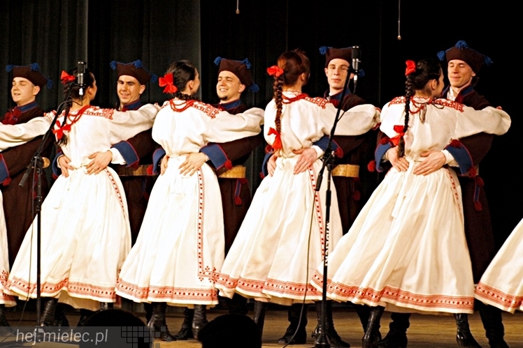 Koncert Karnawałowy Zespołu Pieśni i Tańca Rzeszowiacy. Polonez, mazur, tańce góralskie