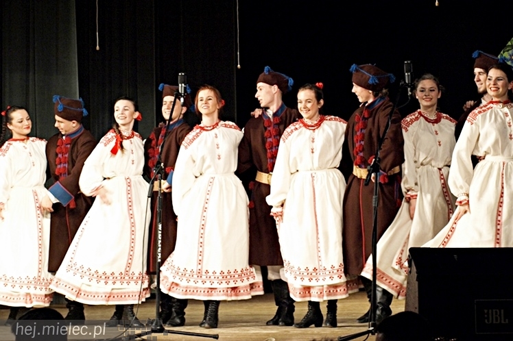 Koncert Karnawałowy Zespołu Pieśni i Tańca Rzeszowiacy. Polonez, mazur, tańce góralskie