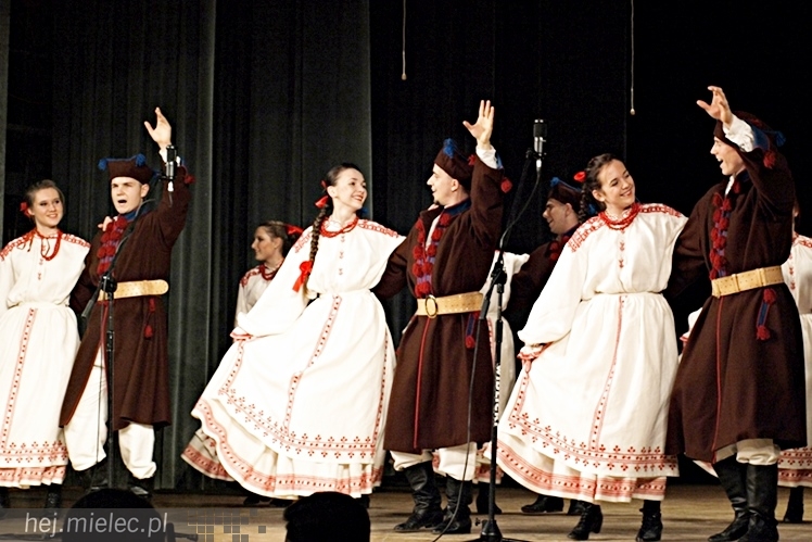 Koncert Karnawałowy Zespołu Pieśni i Tańca Rzeszowiacy. Polonez, mazur, tańce góralskie