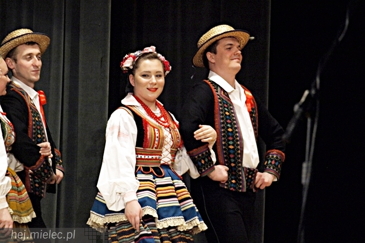 Koncert Karnawałowy Zespołu Pieśni i Tańca Rzeszowiacy. Polonez, mazur, tańce góralskie