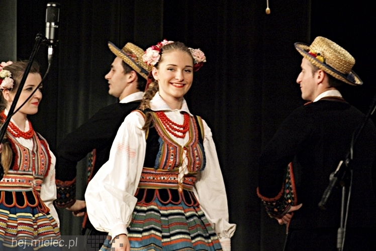 Koncert Karnawałowy Zespołu Pieśni i Tańca Rzeszowiacy. Polonez, mazur, tańce góralskie