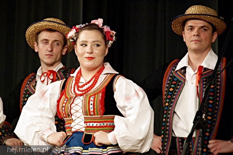 Koncert Karnawałowy Zespołu Pieśni i Tańca Rzeszowiacy. Polonez, mazur, tańce góralskie