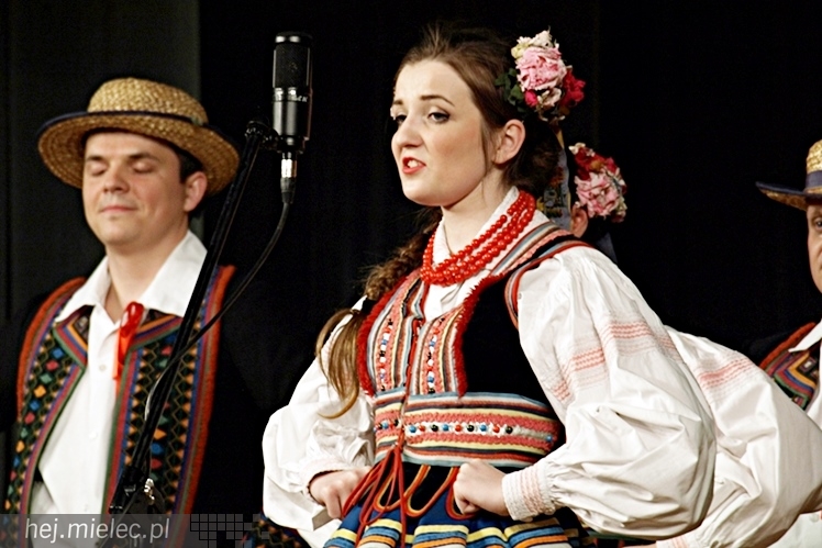 Koncert Karnawałowy Zespołu Pieśni i Tańca Rzeszowiacy. Polonez, mazur, tańce góralskie