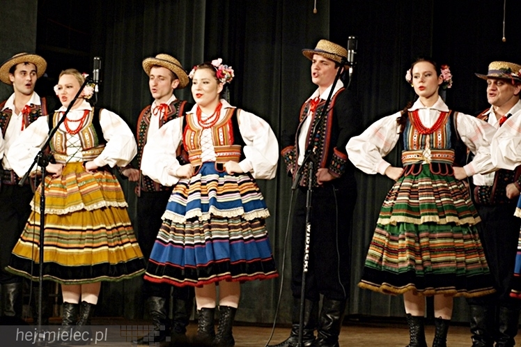 Koncert Karnawałowy Zespołu Pieśni i Tańca Rzeszowiacy. Polonez, mazur, tańce góralskie