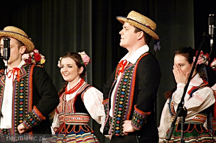 Koncert Karnawałowy Zespołu Pieśni i Tańca Rzeszowiacy. Polonez, mazur, tańce góralskie