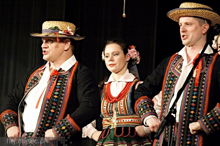 Koncert Karnawałowy Zespołu Pieśni i Tańca Rzeszowiacy. Polonez, mazur, tańce góralskie