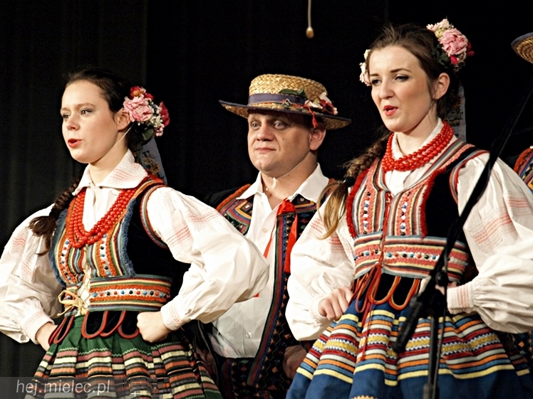Koncert Karnawałowy Zespołu Pieśni i Tańca Rzeszowiacy. Polonez, mazur, tańce góralskie