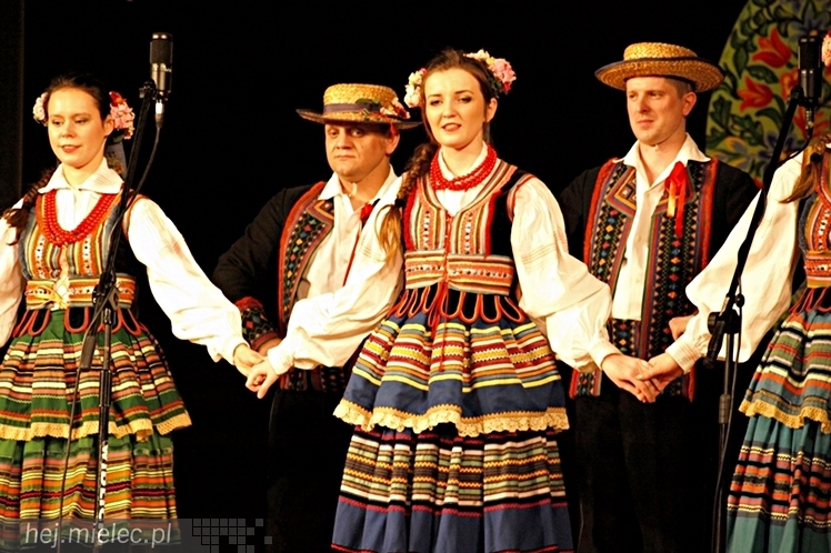 Koncert Karnawałowy Zespołu Pieśni i Tańca Rzeszowiacy. Polonez, mazur, tańce góralskie