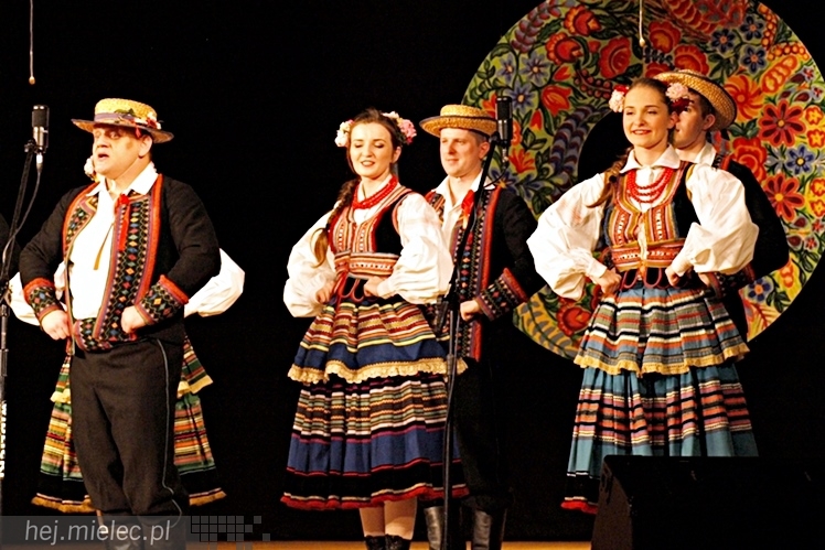 Koncert Karnawałowy Zespołu Pieśni i Tańca Rzeszowiacy. Polonez, mazur, tańce góralskie