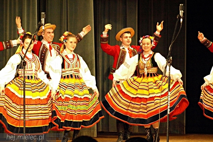 Koncert Karnawałowy Zespołu Pieśni i Tańca Rzeszowiacy. Polonez, mazur, tańce góralskie