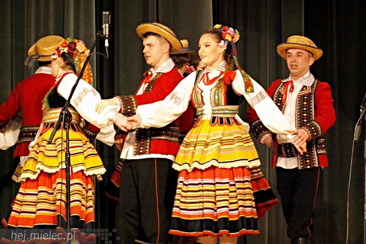 Koncert Karnawałowy Zespołu Pieśni i Tańca Rzeszowiacy. Polonez, mazur, tańce góralskie