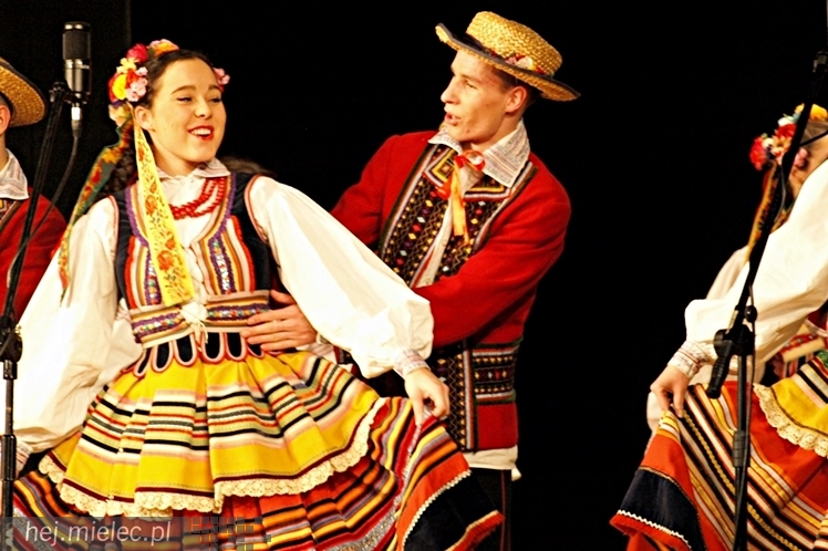 Koncert Karnawałowy Zespołu Pieśni i Tańca Rzeszowiacy. Polonez, mazur, tańce góralskie
