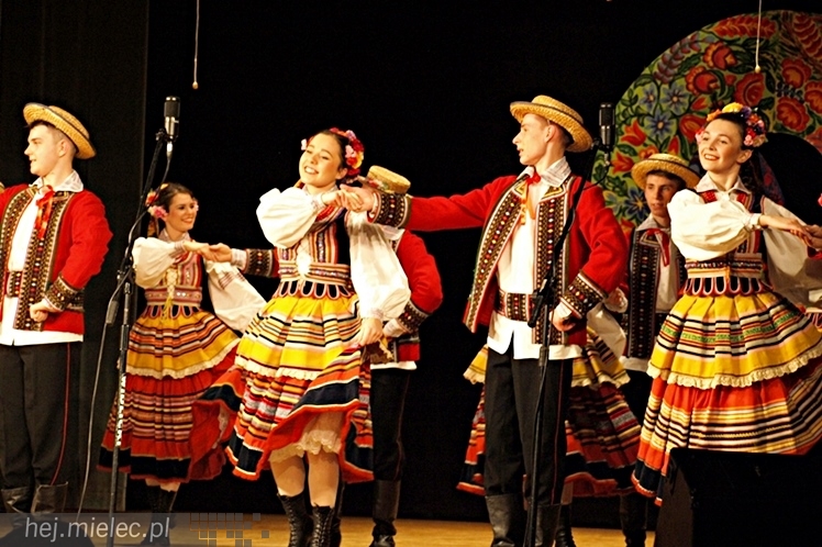 Koncert Karnawałowy Zespołu Pieśni i Tańca Rzeszowiacy. Polonez, mazur, tańce góralskie