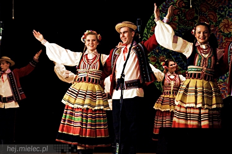 Koncert Karnawałowy Zespołu Pieśni i Tańca Rzeszowiacy. Polonez, mazur, tańce góralskie