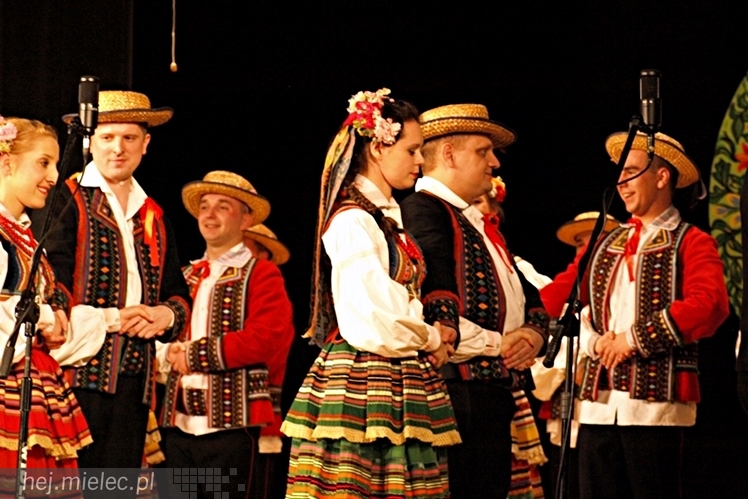 Koncert Karnawałowy Zespołu Pieśni i Tańca Rzeszowiacy. Polonez, mazur, tańce góralskie