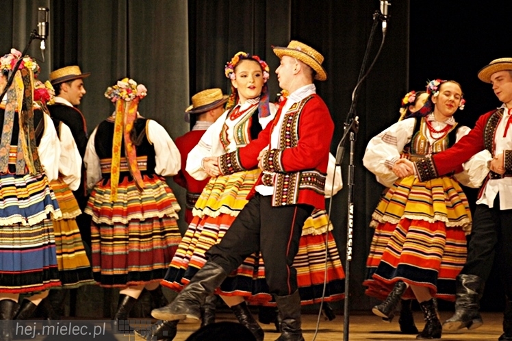 Koncert Karnawałowy Zespołu Pieśni i Tańca Rzeszowiacy. Polonez, mazur, tańce góralskie