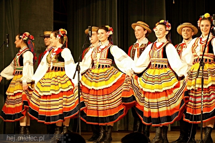 Koncert Karnawałowy Zespołu Pieśni i Tańca Rzeszowiacy. Polonez, mazur, tańce góralskie