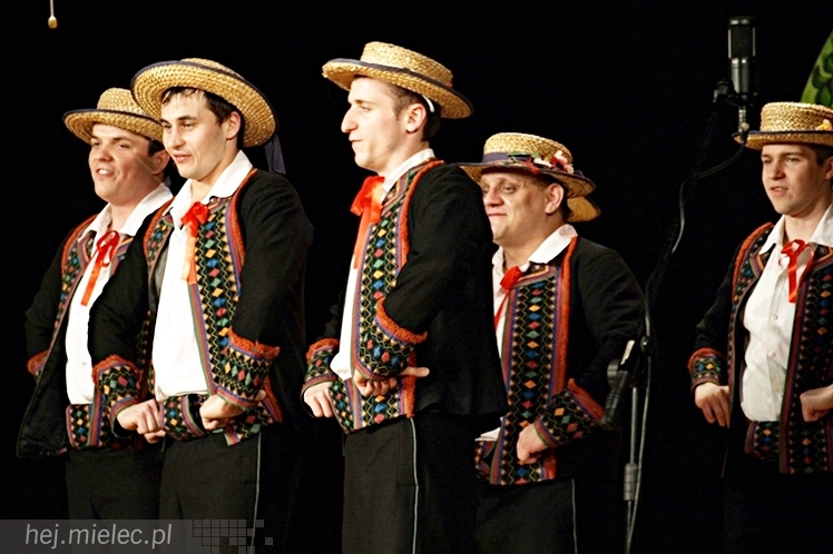 Koncert Karnawałowy Zespołu Pieśni i Tańca Rzeszowiacy. Polonez, mazur, tańce góralskie