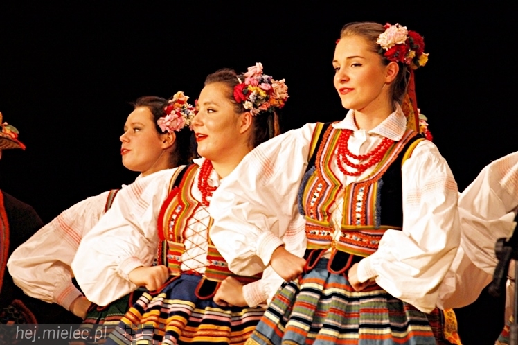 Koncert Karnawałowy Zespołu Pieśni i Tańca Rzeszowiacy. Polonez, mazur, tańce góralskie