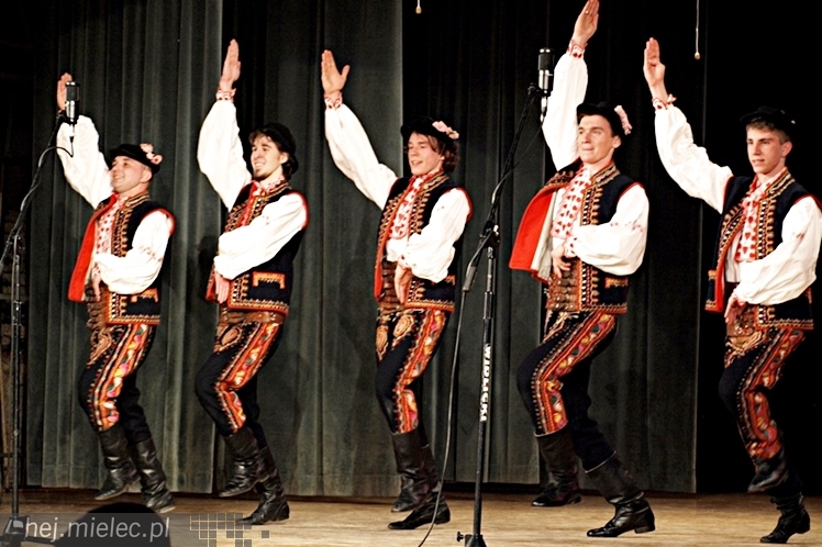 Koncert Karnawałowy Zespołu Pieśni i Tańca Rzeszowiacy. Polonez, mazur, tańce góralskie