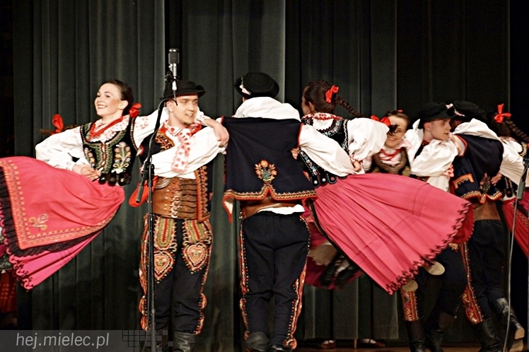 Koncert Karnawałowy Zespołu Pieśni i Tańca Rzeszowiacy. Polonez, mazur, tańce góralskie