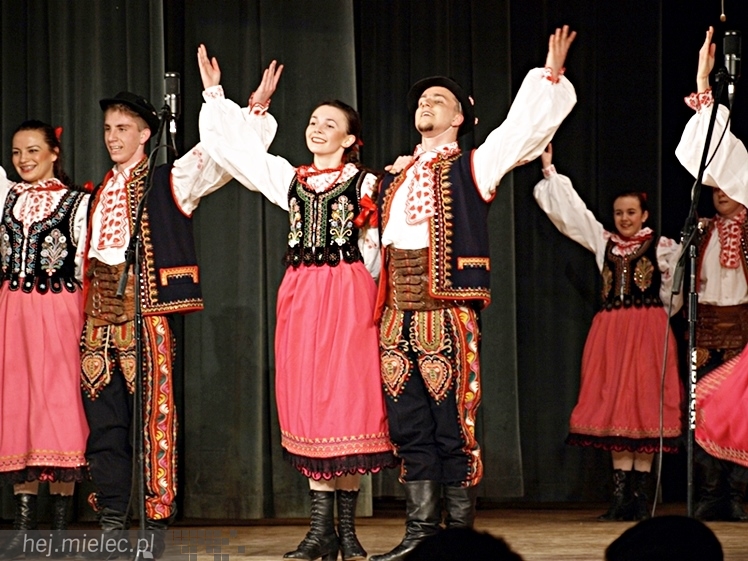 Koncert Karnawałowy Zespołu Pieśni i Tańca Rzeszowiacy. Polonez, mazur, tańce góralskie