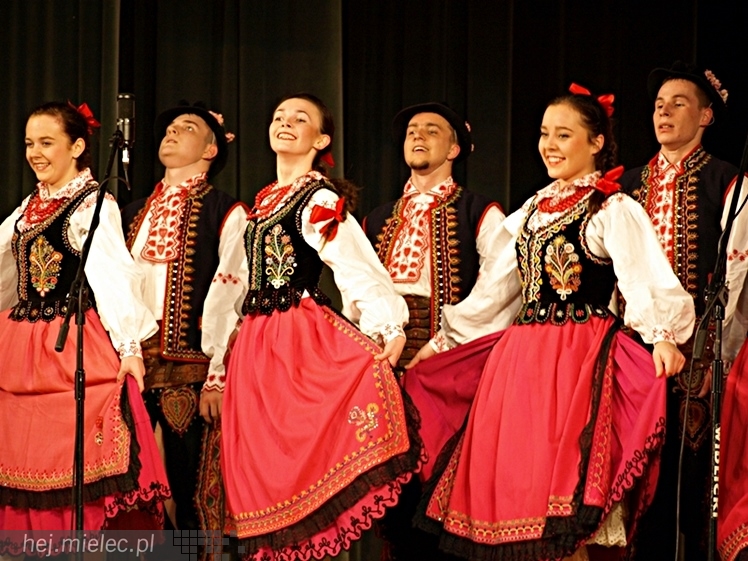 Koncert Karnawałowy Zespołu Pieśni i Tańca Rzeszowiacy. Polonez, mazur, tańce góralskie