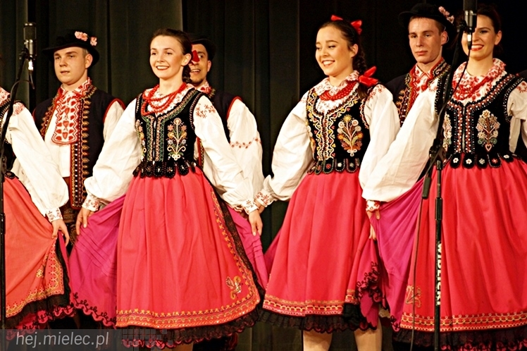 Koncert Karnawałowy Zespołu Pieśni i Tańca Rzeszowiacy. Polonez, mazur, tańce góralskie