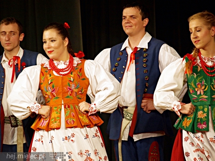 Koncert Karnawałowy Zespołu Pieśni i Tańca Rzeszowiacy. Polonez, mazur, tańce góralskie