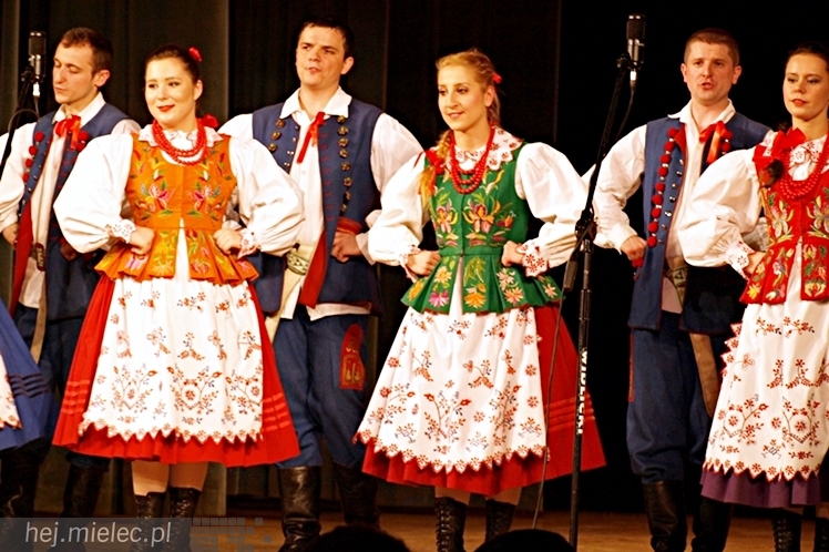 Koncert Karnawałowy Zespołu Pieśni i Tańca Rzeszowiacy. Polonez, mazur, tańce góralskie
