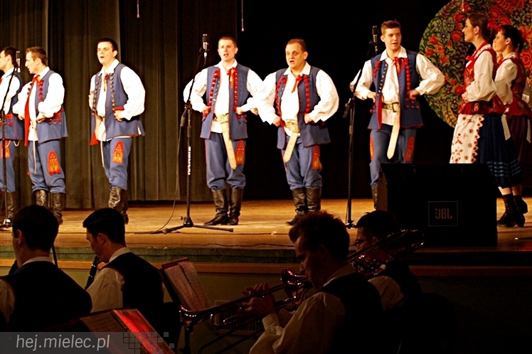 Koncert Karnawałowy Zespołu Pieśni i Tańca Rzeszowiacy. Polonez, mazur, tańce góralskie