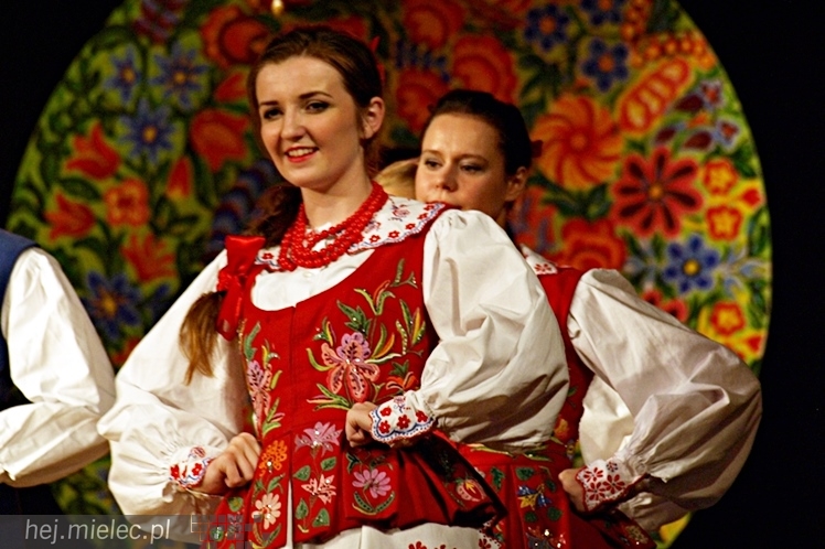 Koncert Karnawałowy Zespołu Pieśni i Tańca Rzeszowiacy. Polonez, mazur, tańce góralskie