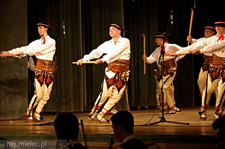 Koncert Karnawałowy Zespołu Pieśni i Tańca Rzeszowiacy. Polonez, mazur, tańce góralskie