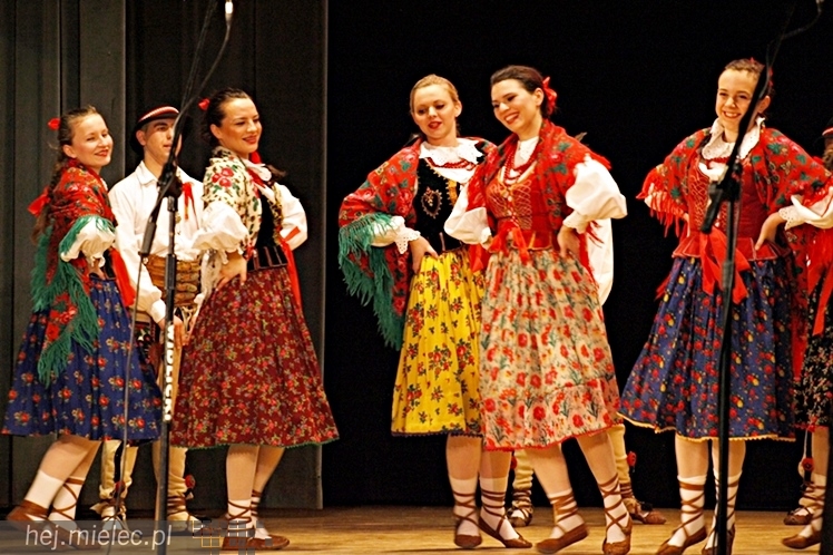 Koncert Karnawałowy Zespołu Pieśni i Tańca Rzeszowiacy. Polonez, mazur, tańce góralskie