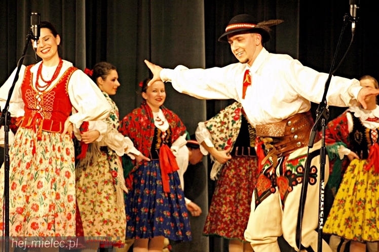 Koncert Karnawałowy Zespołu Pieśni i Tańca Rzeszowiacy. Polonez, mazur, tańce góralskie
