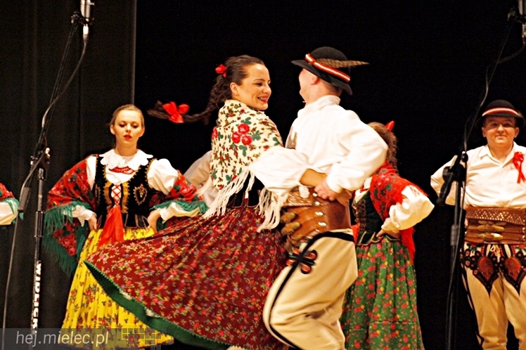 Koncert Karnawałowy Zespołu Pieśni i Tańca Rzeszowiacy. Polonez, mazur, tańce góralskie