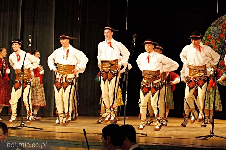 Koncert Karnawałowy Zespołu Pieśni i Tańca Rzeszowiacy. Polonez, mazur, tańce góralskie