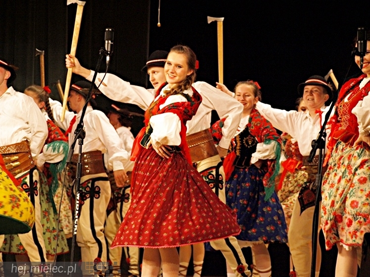 Koncert Karnawałowy Zespołu Pieśni i Tańca Rzeszowiacy. Polonez, mazur, tańce góralskie