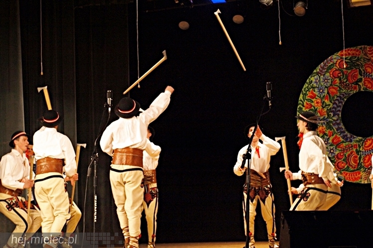 Koncert Karnawałowy Zespołu Pieśni i Tańca Rzeszowiacy. Polonez, mazur, tańce góralskie