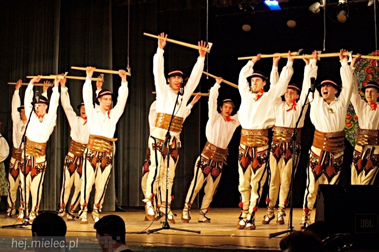 Koncert Karnawałowy Zespołu Pieśni i Tańca Rzeszowiacy. Polonez, mazur, tańce góralskie