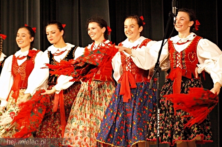 Koncert Karnawałowy Zespołu Pieśni i Tańca Rzeszowiacy. Polonez, mazur, tańce góralskie
