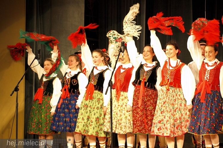 Koncert Karnawałowy Zespołu Pieśni i Tańca Rzeszowiacy. Polonez, mazur, tańce góralskie