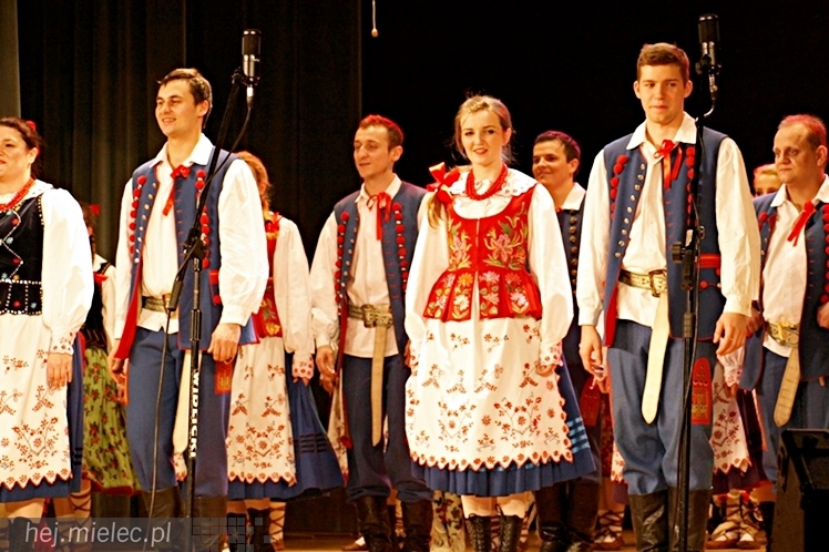 Koncert Karnawałowy Zespołu Pieśni i Tańca Rzeszowiacy. Polonez, mazur, tańce góralskie