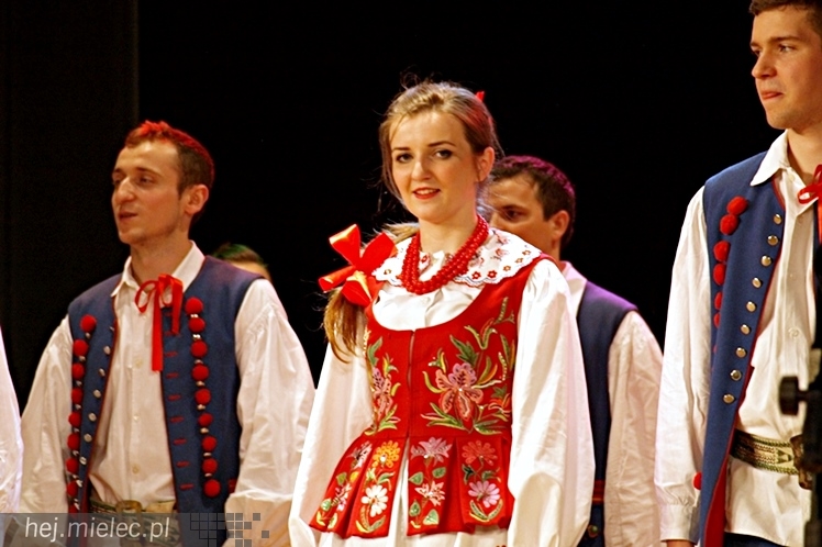 Koncert Karnawałowy Zespołu Pieśni i Tańca Rzeszowiacy. Polonez, mazur, tańce góralskie