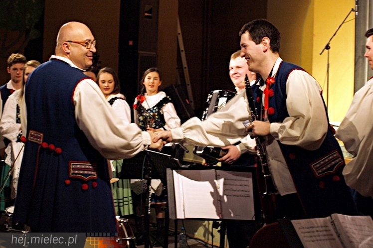 Koncert Karnawałowy Zespołu Pieśni i Tańca Rzeszowiacy. Polonez, mazur, tańce góralskie