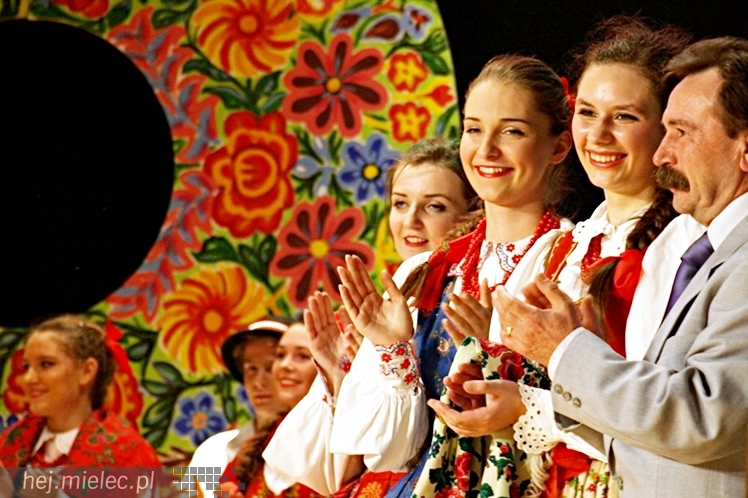 Koncert Karnawałowy Zespołu Pieśni i Tańca Rzeszowiacy. Polonez, mazur, tańce góralskie